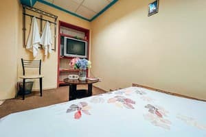 В центре Киева по ул.Саксаганского 8